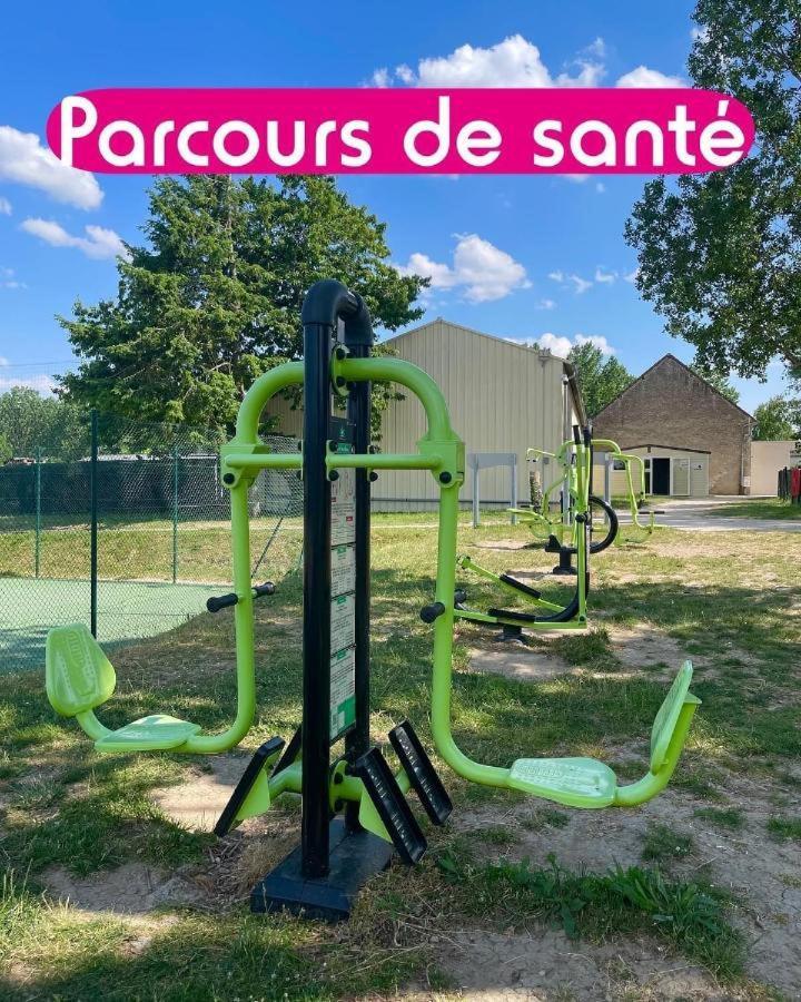 Domaine de Dugny: Cozy Mobile Home for 4 near Loire Castles Onzain Exterior photo